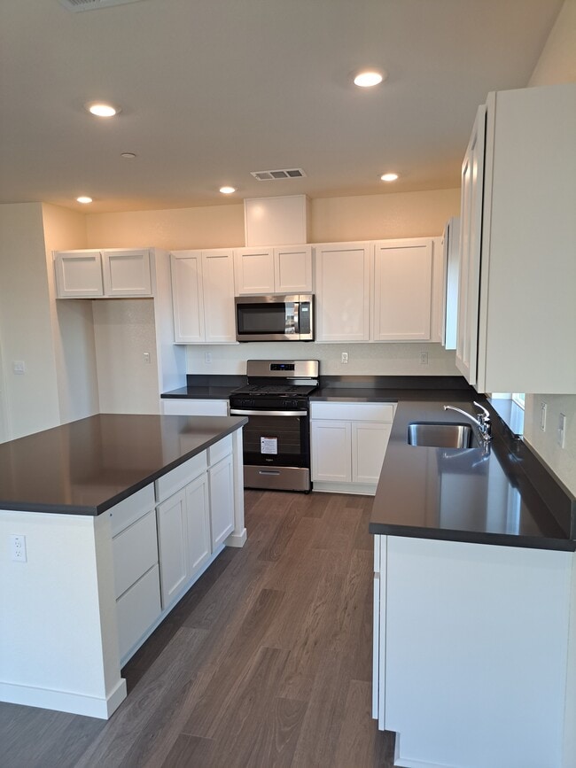 Building Photo - 5009 Star Dance Cir