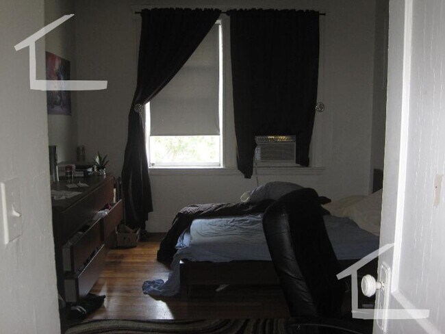 Building Photo - Charming 2 Bedroom-No Broker Fee