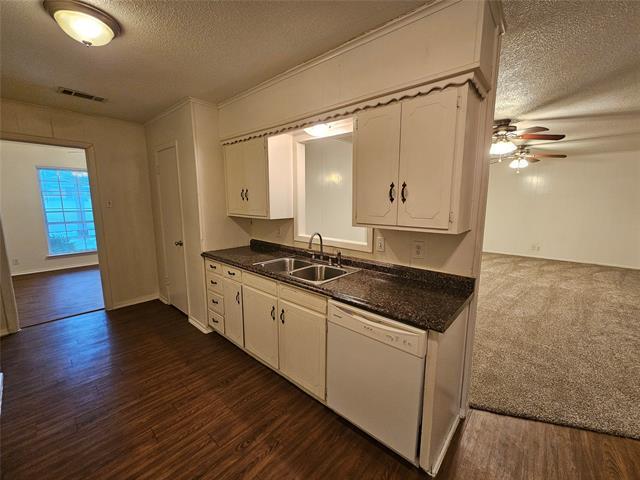 Building Photo - 2100 Redwood Pl