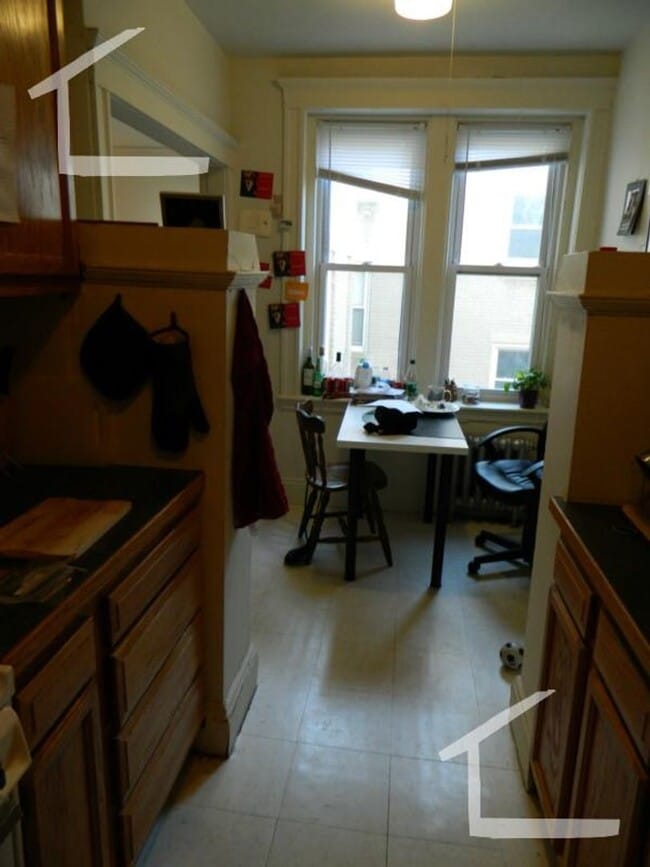Building Photo - Great 1 bedroom Available NOW! (Fenway)