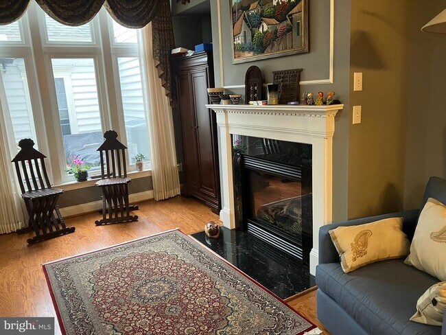 Building Photo - 913 Pleasant Dr