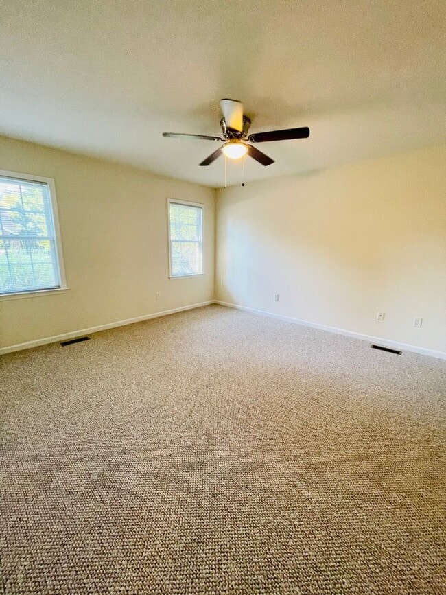 Building Photo - Updated Duplex for Rent