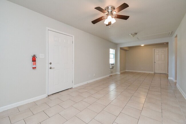 Building Photo - 2118 Thonig Rd