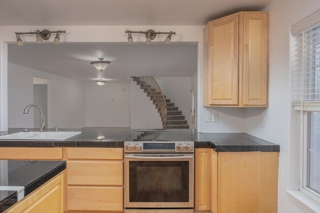 Building Photo - Spacious 5 Bedroom Home on 6 Acres – North Pole, Alaska