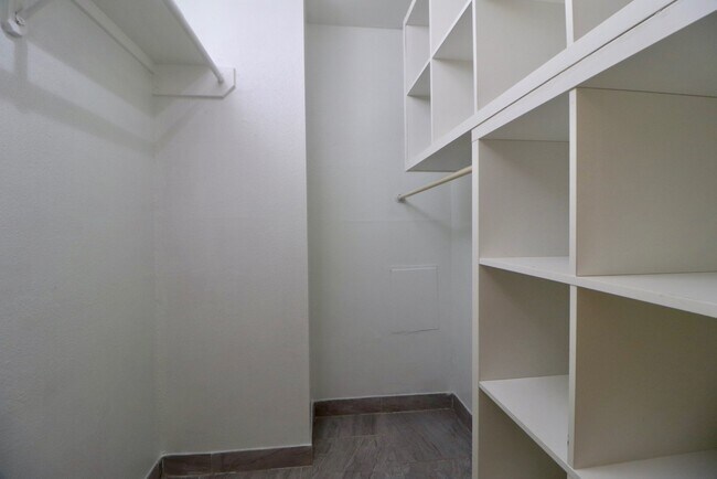 Building Photo - 5929 Queensloch Dr
