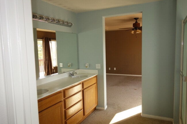 Building Photo - Paseo del Sol 4 Bedroom
