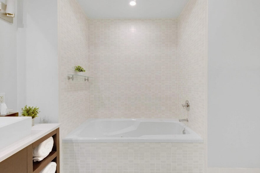 Building Photo - 5300 NW 87th Ave