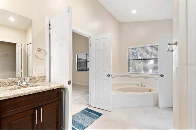 Building Photo - 615 Anhinga Rd