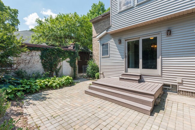 Building Photo - 606 Valley Ave NW