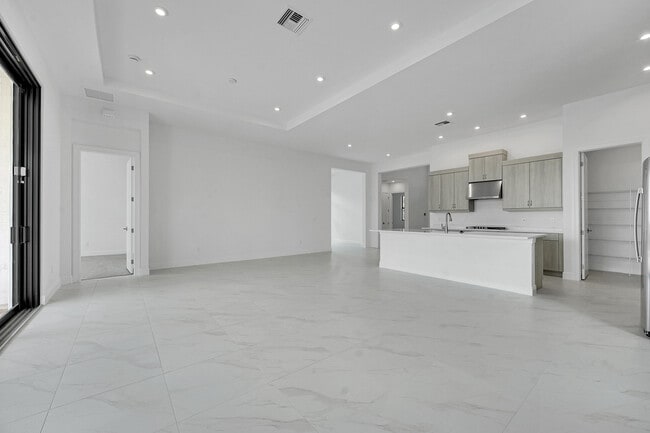 Building Photo - 13920 Vivant Dr