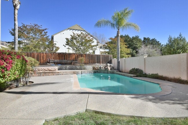 Building Photo - Beautiful and Spacious Evergreen 4 Bedroom 2.5 Bath Home with Pool!