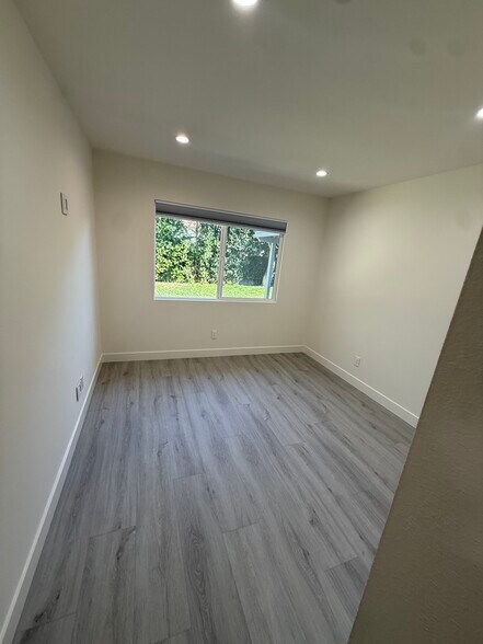 Building Photo - 6650 Sale Ave