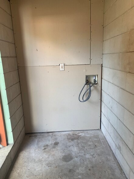 Building Photo - 2554 Ernest St