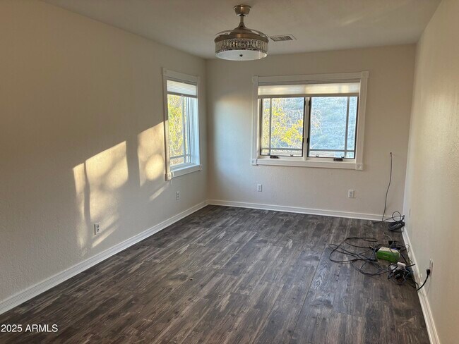 Building Photo - 1385 Mountain Rd