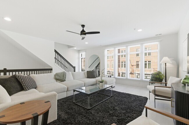 Building Photo - 2026 Hazel St