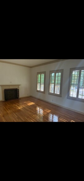 Building Photo - 4302 1/2 10th Ave