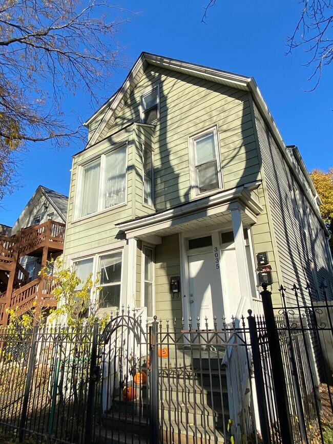 Primary Photo - 3035 N Christiana Ave