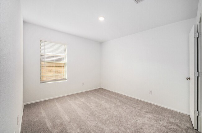 Building Photo - 1118 Millers Pass Dr
