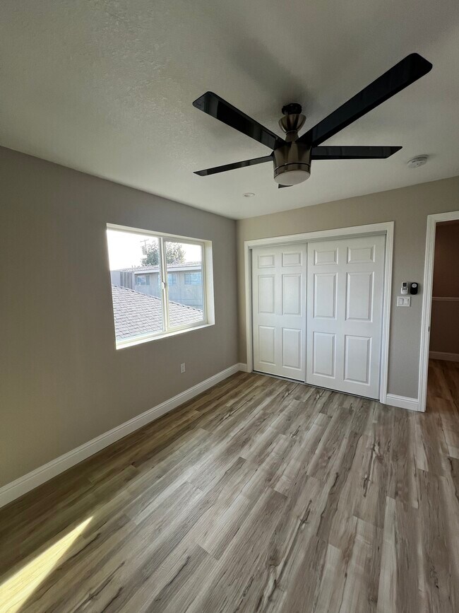 Building Photo - 436 E Center St