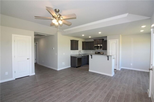 Building Photo - 413 Barbet Dr