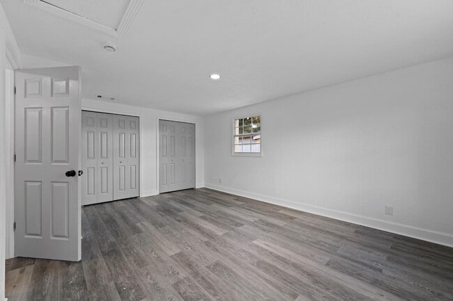 Building Photo - 9604 N 18th St