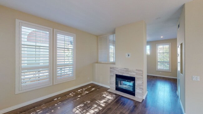 Building Photo - 3 Bedroom 2.5 bath Townhome Anaheim Hills Beauty!