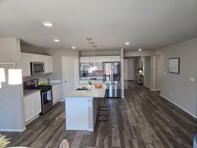 Building Photo - Check out this beautiful 3 bedroom, 2.0 ba...