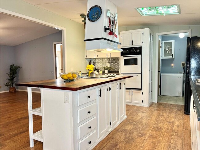 Building Photo - Spacious 3bed/2bath home in Bay Hills vill...