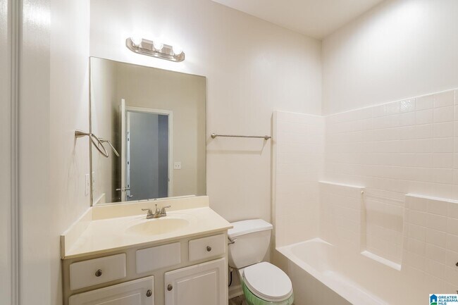 Building Photo - 4832 Longmeadow Dr