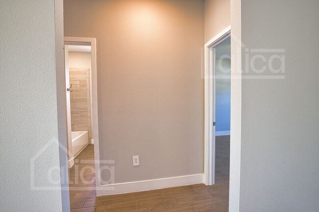 Building Photo - 1610 Rada Ln