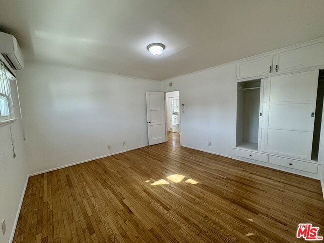 Building Photo - 6122 S Fairfax Ave