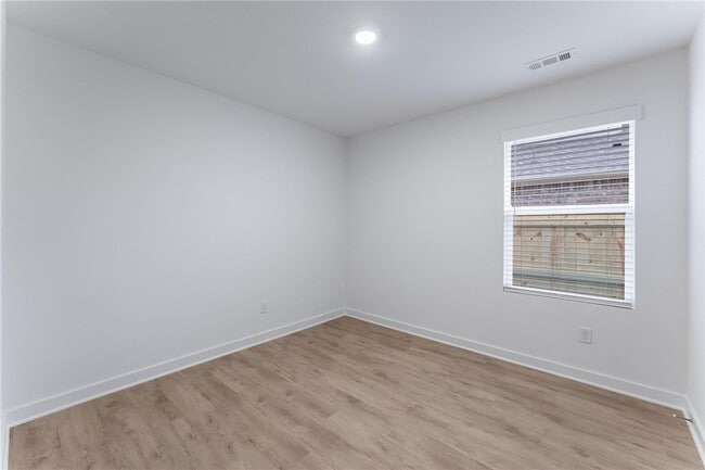 Building Photo - 4611 W Barhem Dr