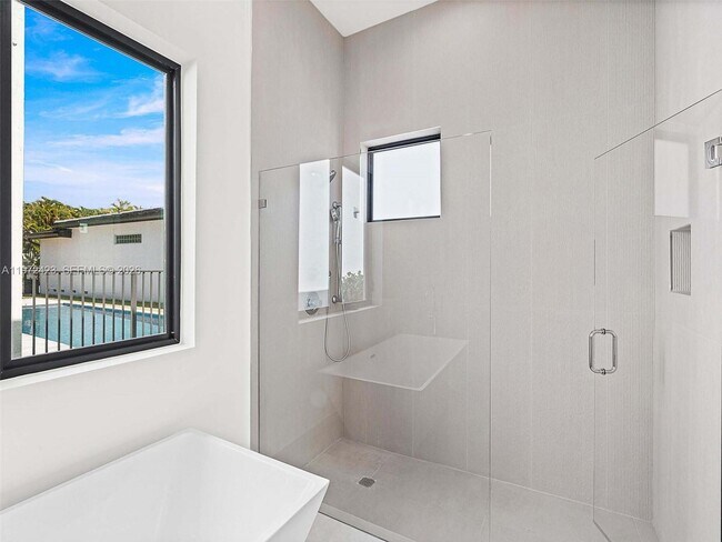 Building Photo - 5718 Ashwood Cir