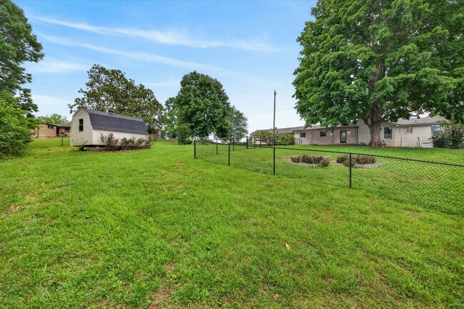 Building Photo - 3 Bedroom 3 Bath Home For Rent in Sango Area!