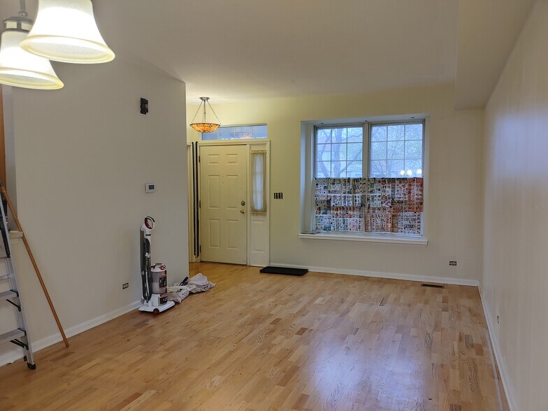 Building Photo - 464 Attenborough Way