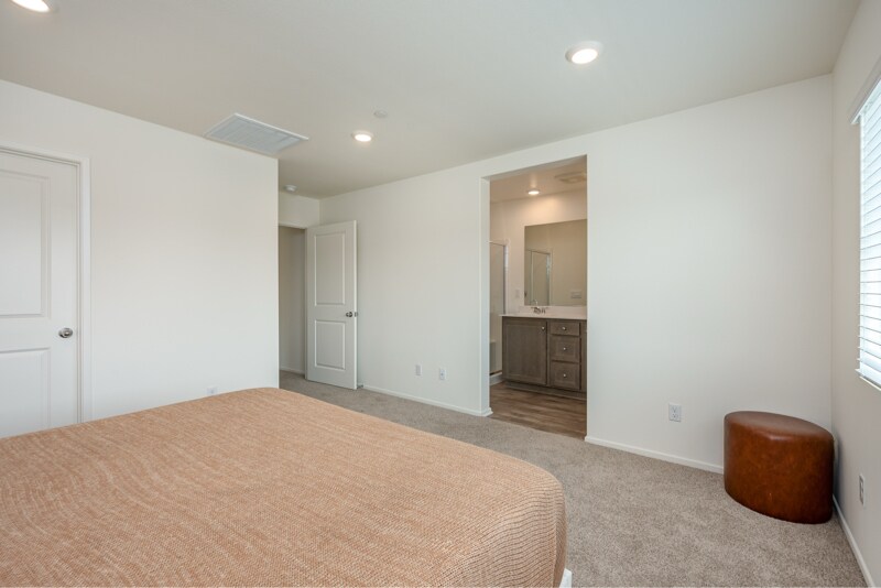 Building Photo - 28650 New Yorker Ln