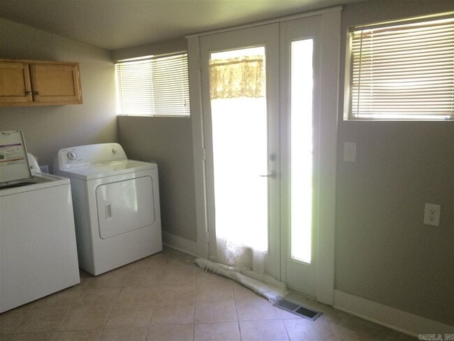 Building Photo - 318 N Spruce St