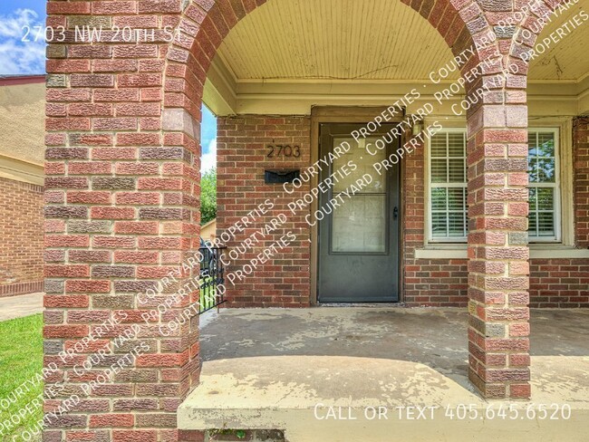 Building Photo - Adorable Tudor in Crestwood!