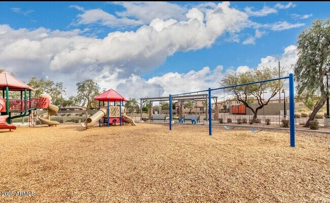 Building Photo - 4435 S Squires Ln