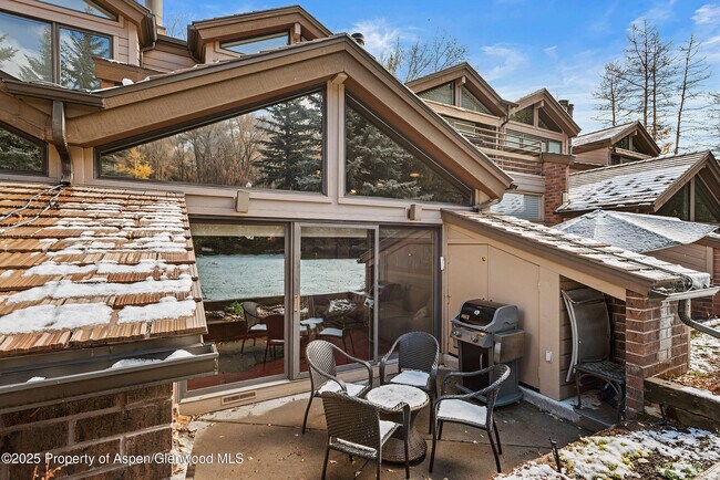 Building Photo - 625 S W End St