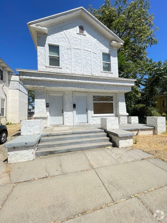 Building Photo - 319 B St