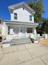 Building Photo - 319 B St