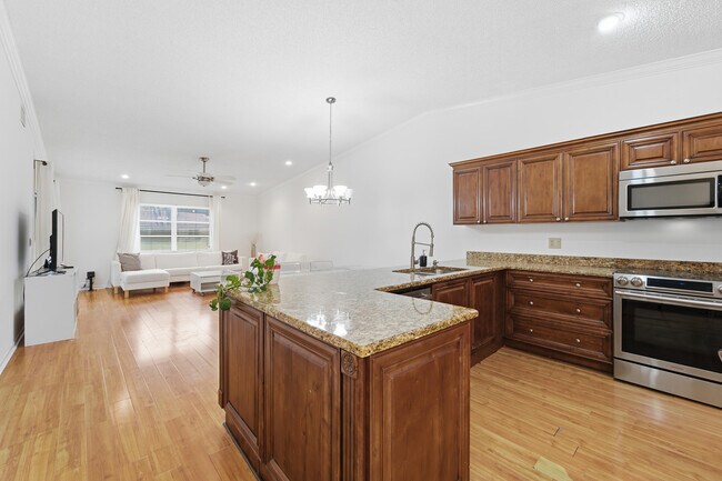 Building Photo - 6070 Sunny Manor Ct