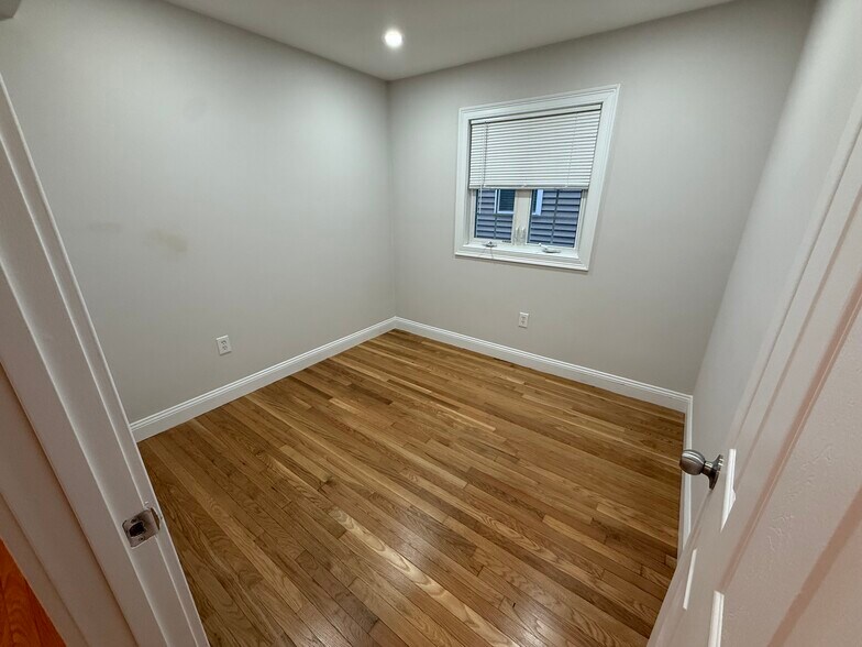 Building Photo - 135 Calumet St