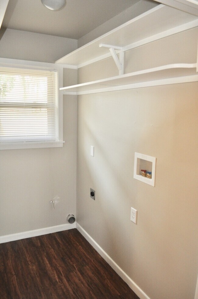 Building Photo - FOR LEASE! Nice 3-2-2 Brick Home in Weatherford!