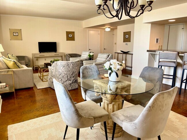 Building Photo - 523 S Louisiana St