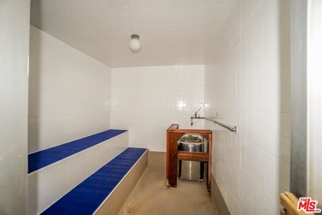 Building Photo - 800 W 1st St