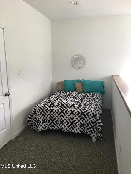 Building Photo - 153 Markham Dr