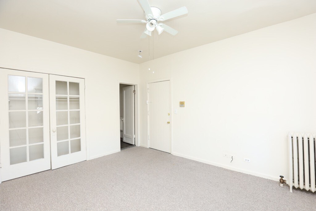 Building Photo - 3925 W Irving Park Rd