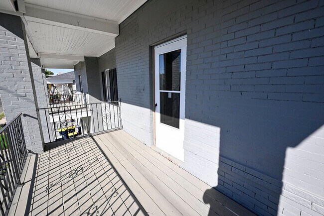 Building Photo - 319 Olive St